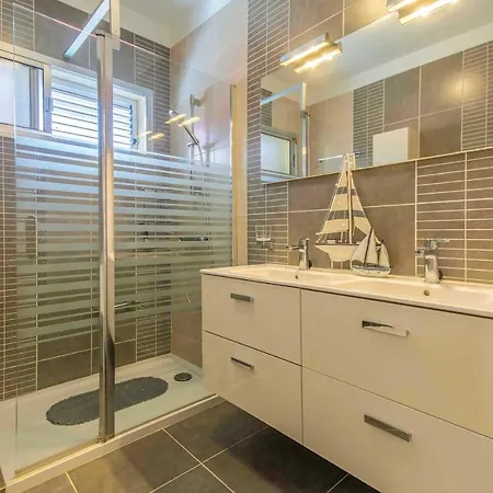 Buganvilla カジャオ・サルバヘ